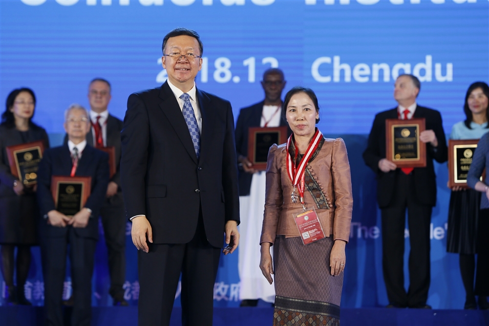 2018年獲得孔子學(xué)院孔子學(xué)院總部“2018年度孔子學(xué)院先進個人”稱號